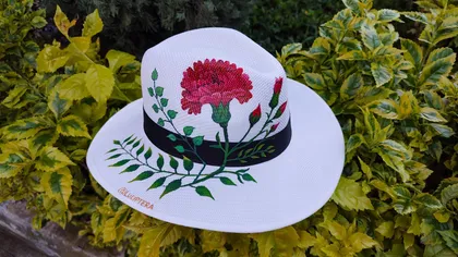 Sombrero Clavel — Claveles rojos, botones