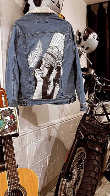 Chaquetas de jean pintadas a mano — ejemplo 1
