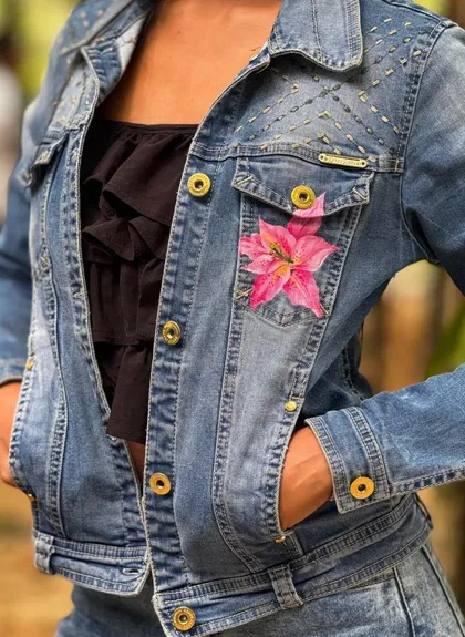 Chaquetas de jean pintadas a mano — ejemplo 2