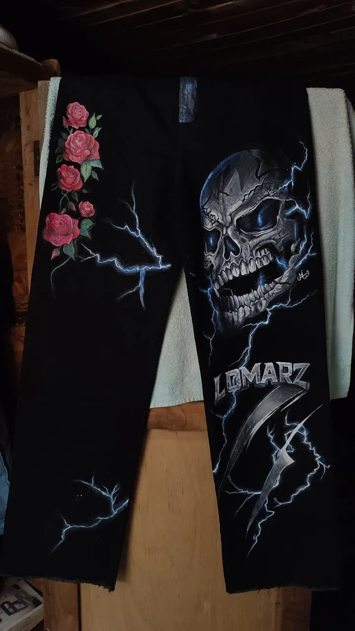 Jeans y pantalones pintados a mano, pintado a mano por Luciptera